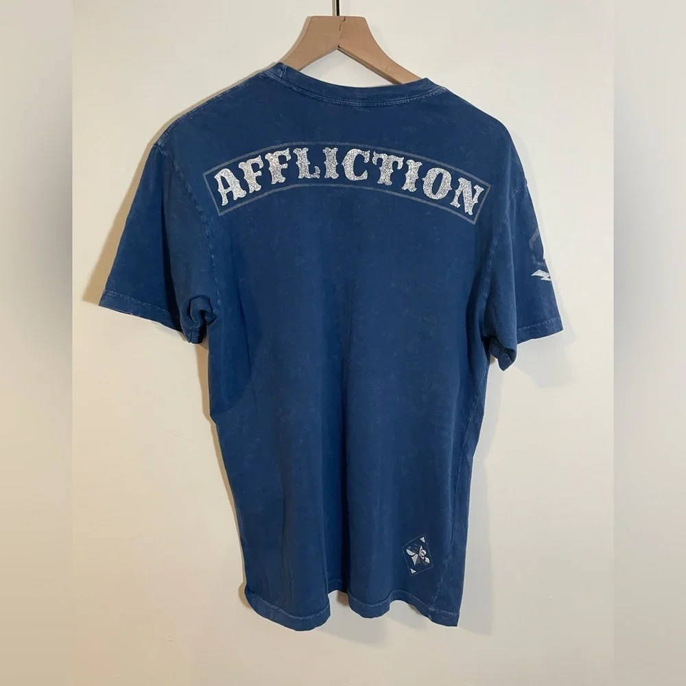 Vintage Affliction Live Fast Shirt Blue & White Men Large Skull Wings Grunge Y2K - Picture 3 of 6